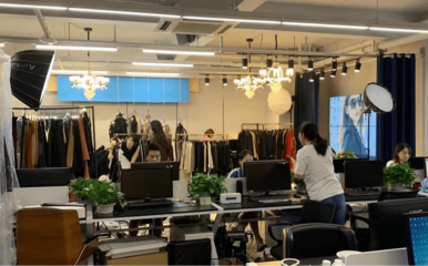 上海市通化商會走訪副會長企業(yè)華芾服飾，共話鞋帽零售新機(jī)遇